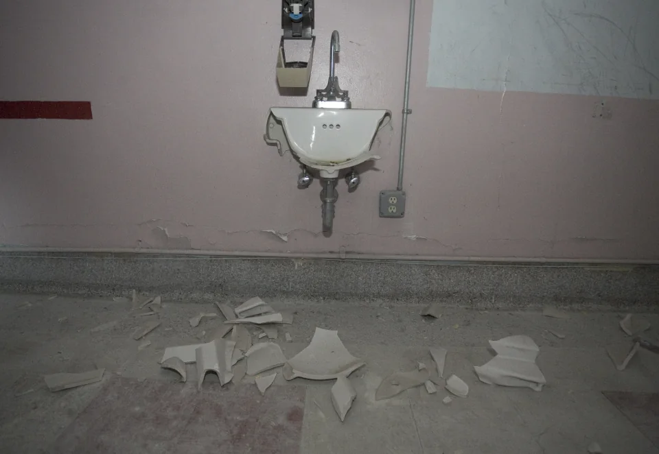 Exploding sink