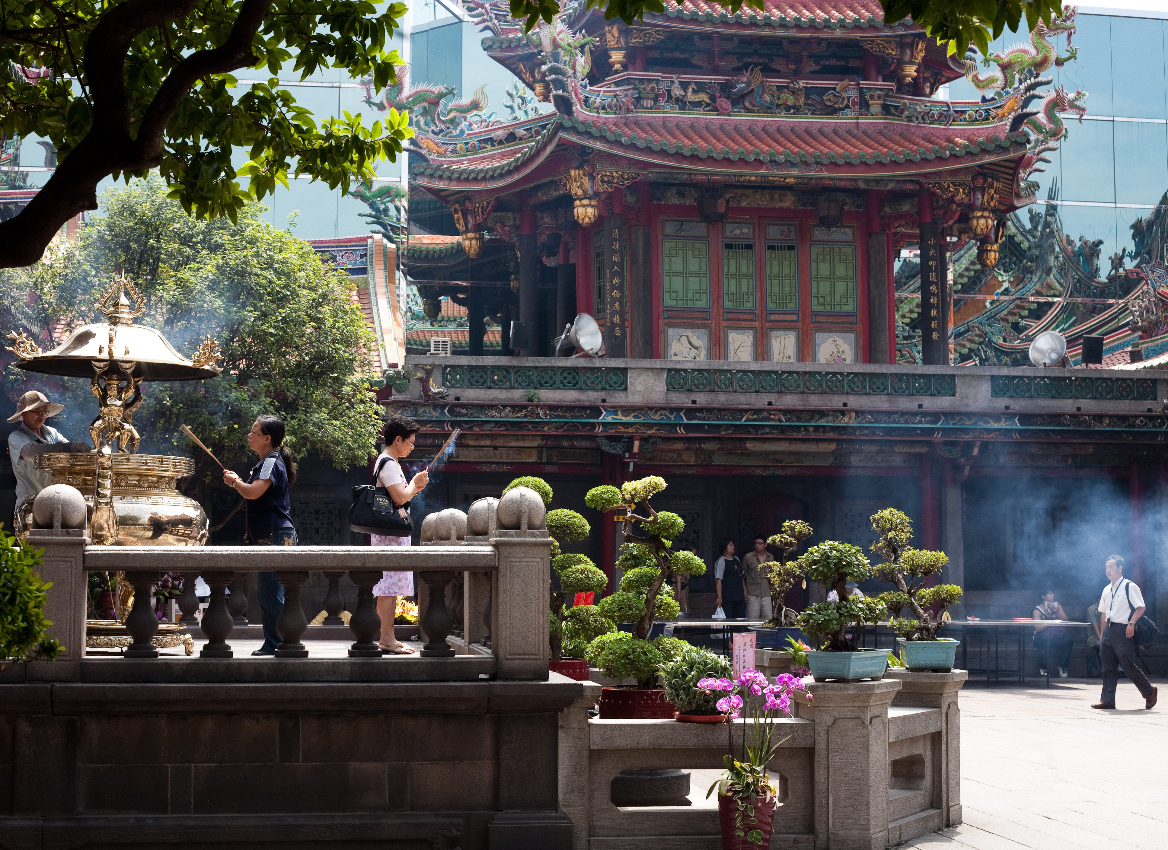Longshan temple