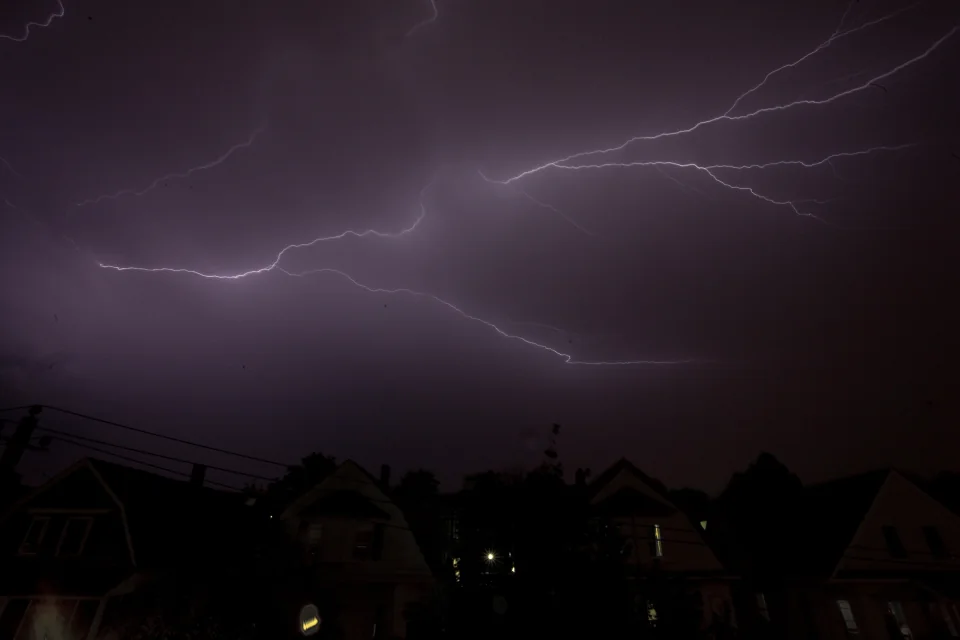 Heat lightning