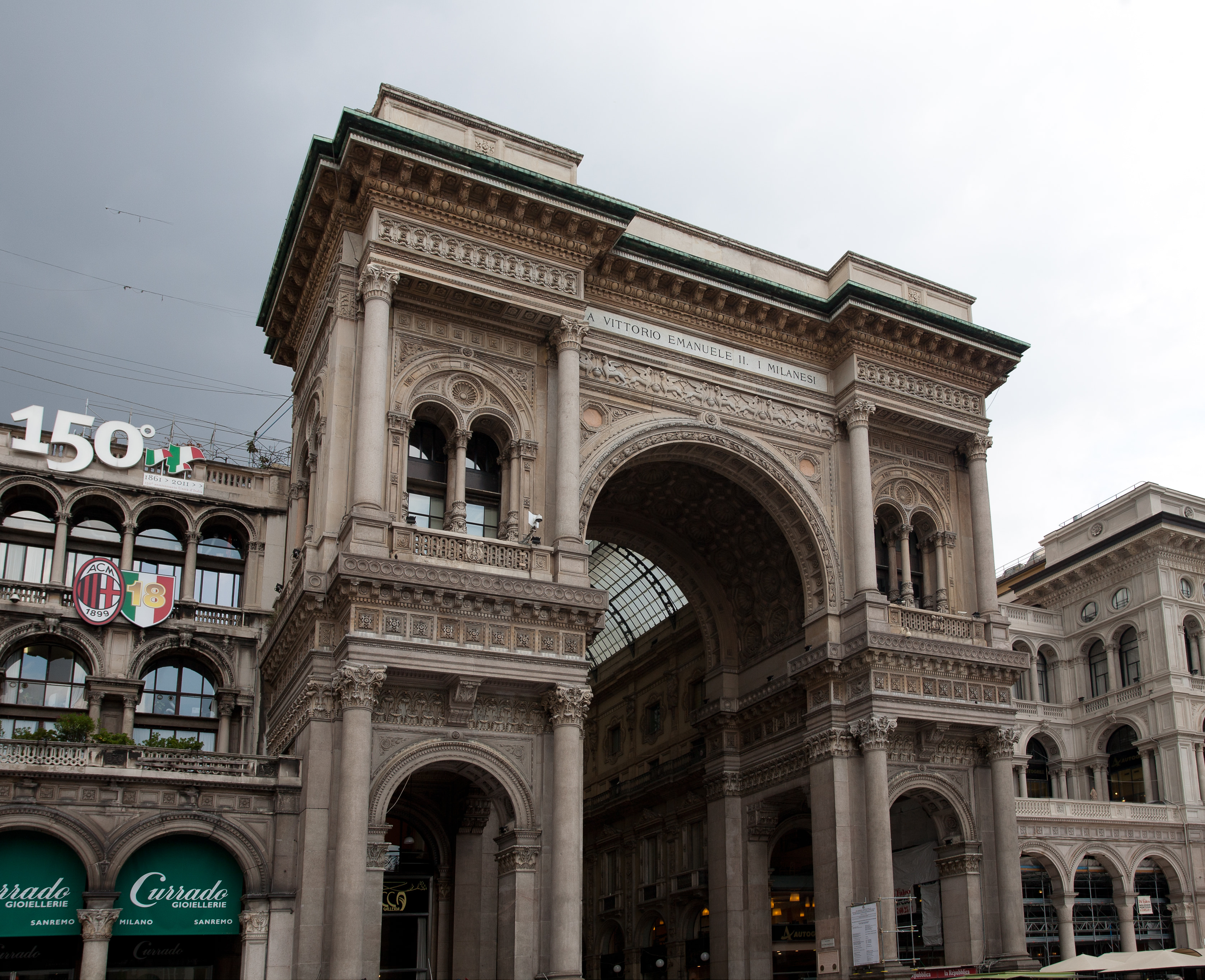 Galleria Vittorio Emanuele II exterior